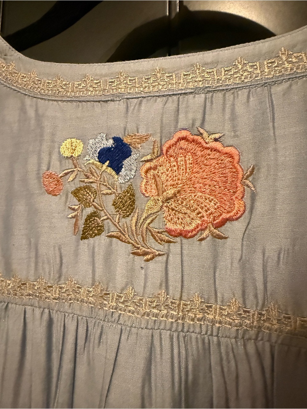 🪷 Sundance Women’s Silk-Blend Light Blue Embroidered Floral Peasant Top - Picture 10 of 13